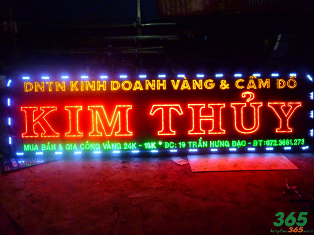 bảng hiệu quảng cáo