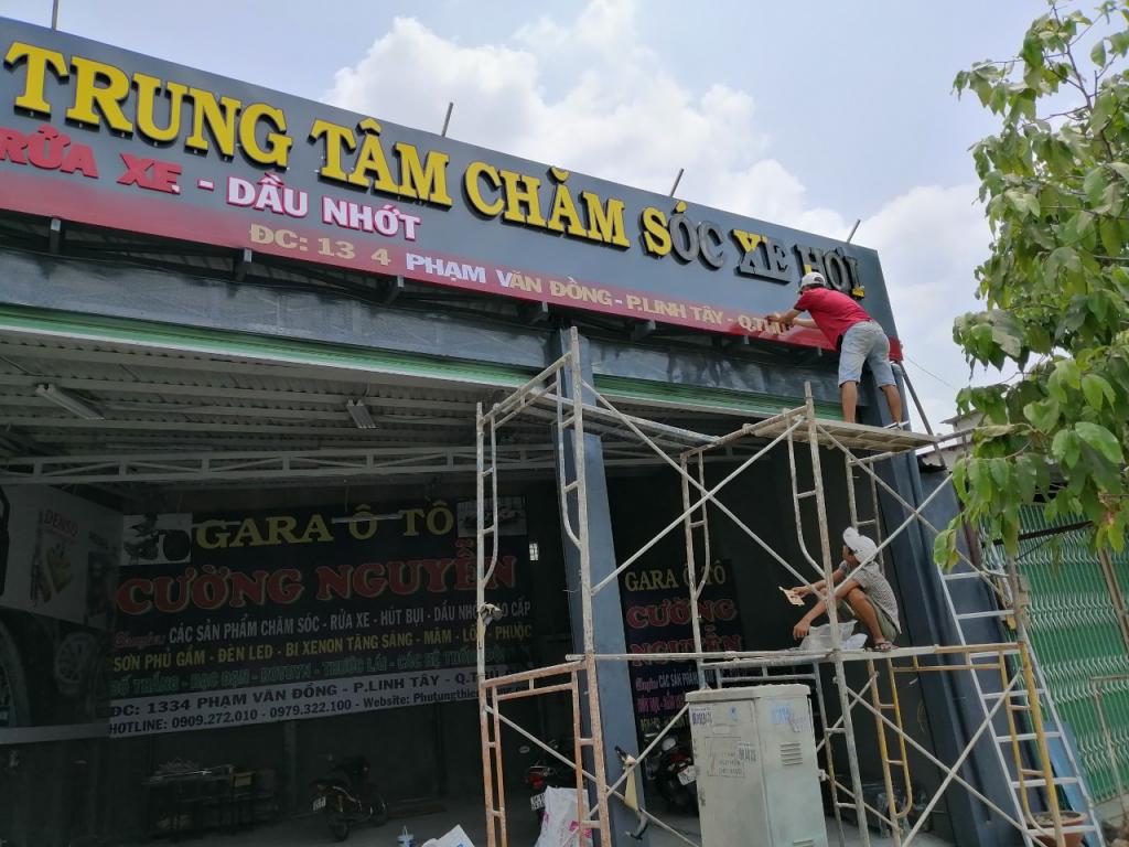 bảng hiệu mica chữ nổi
