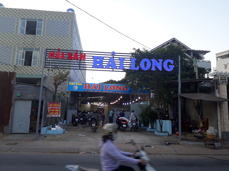 bảng hiệu mica chữ nổi