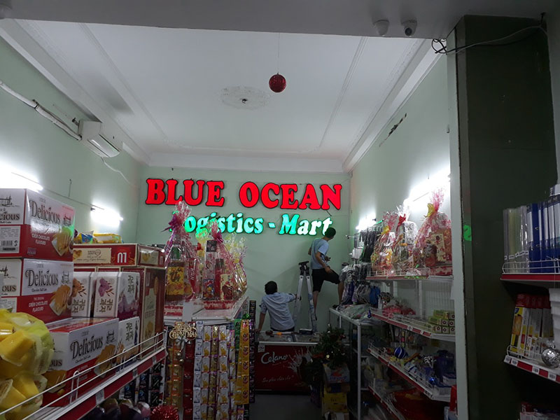 bảng hiệu mica chữ nổi