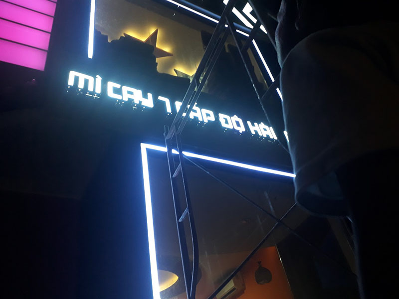 Bảng hiệu alu